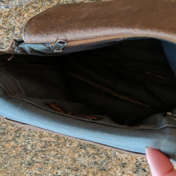 Vintage Leather Crossbody Purse.      #126 - Picture 8 of 12